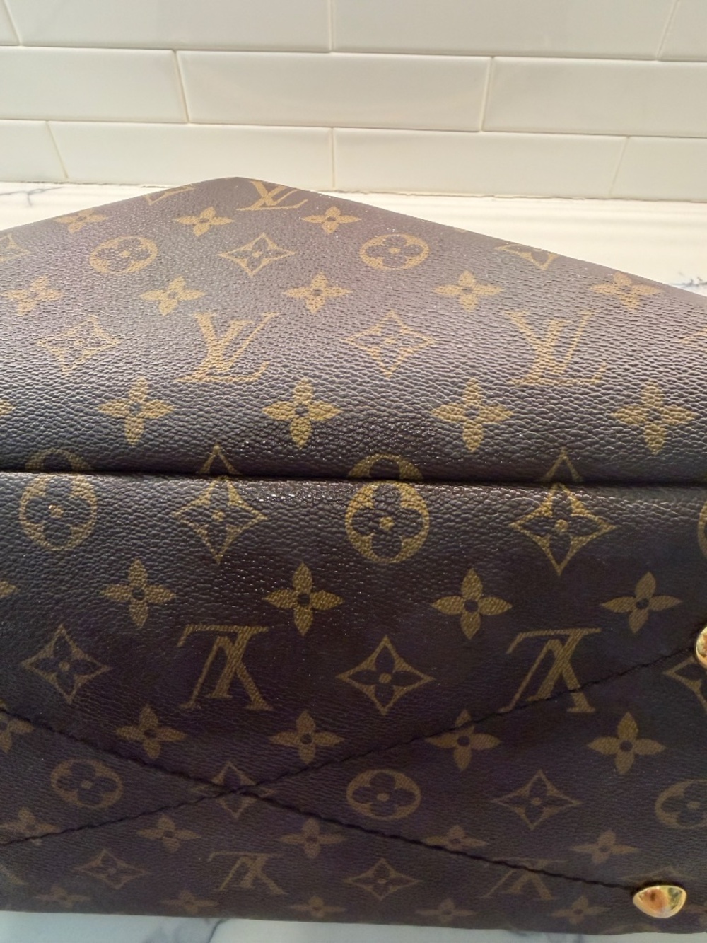 Louis Vuitton Artsy MM Monogram Hobo Bag w/ Key Leash + Dust Bag - Picture 7 of 10